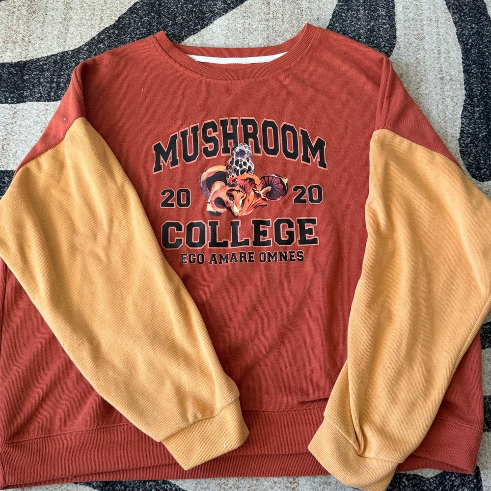 MUSHROOM CREWNECK